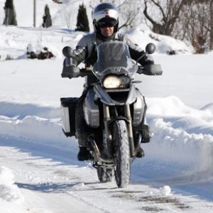 Arriva l'inverno: come bloccare l'assicurazione moto